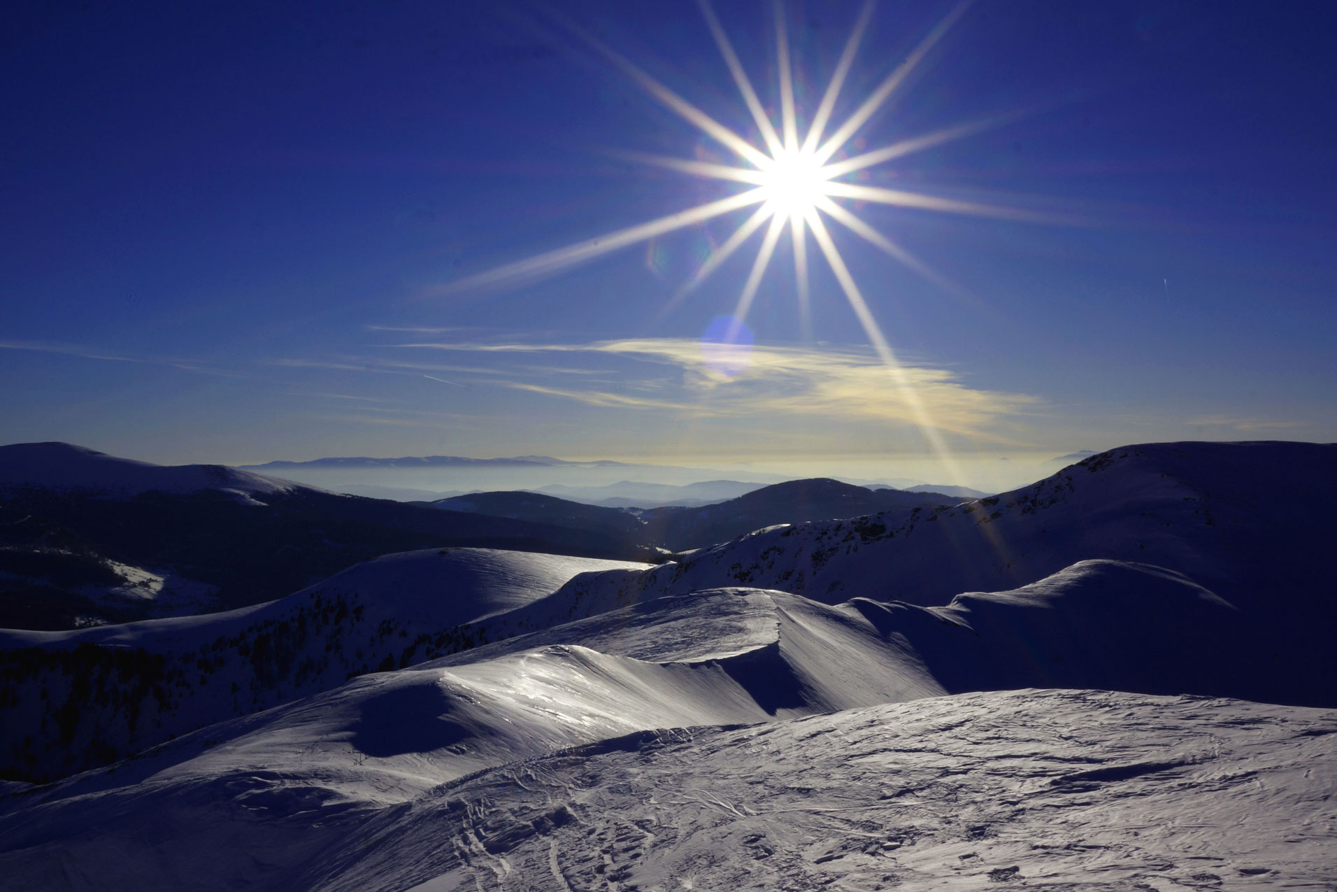 Winter am Berg mit Sonnenschein